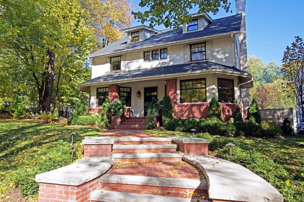 2125 Kenwood Parkway, Minneapolis