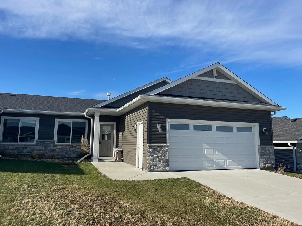 890 Tall Grass Court, Wanamingo