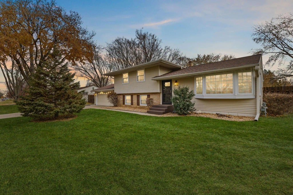 4004 Mcknight Road N, White Bear Lake