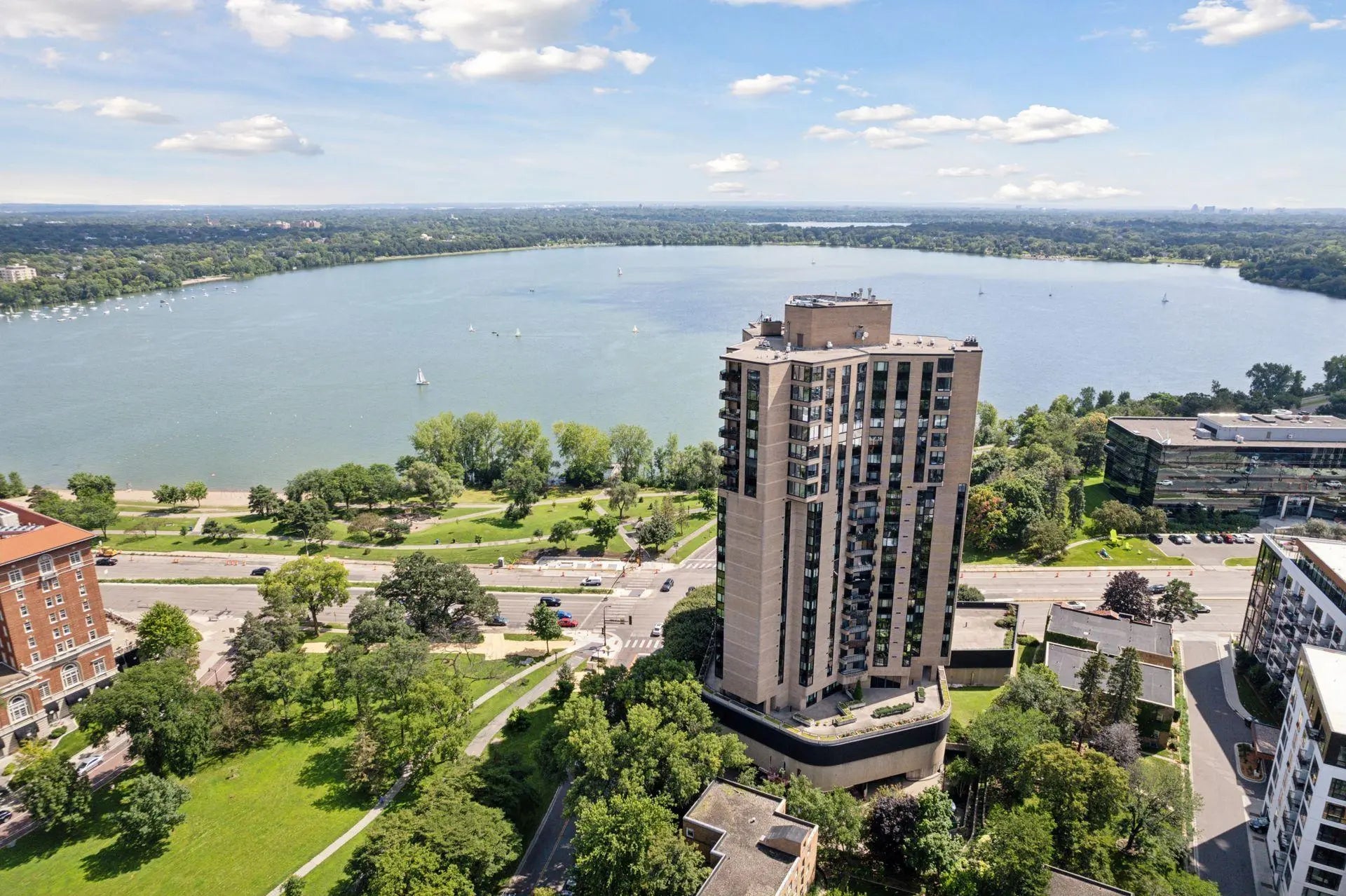 Photo of Listing #6816503