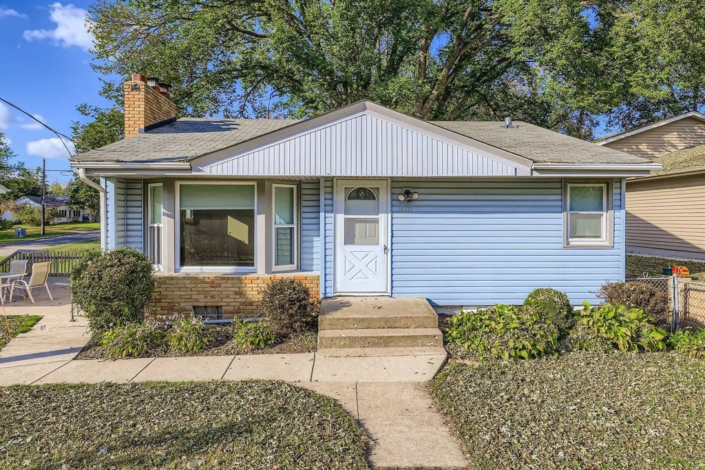 16418 Minnetonka Boulevard, Minnetonka