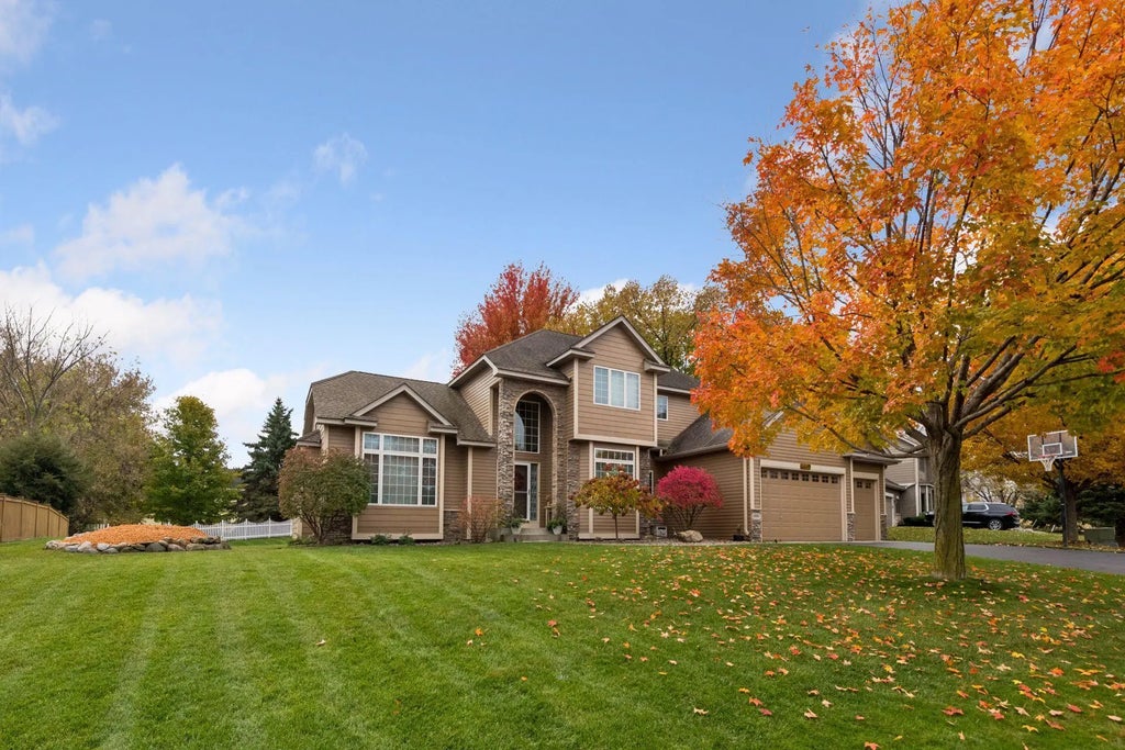 6685 Walnut Drive, Minnetrista