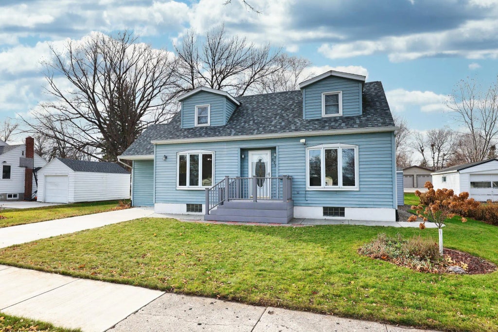 606 S 10th Street, Olivia