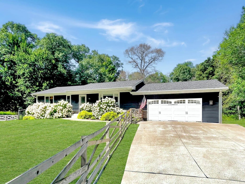 24132 Thames Street Ne, Stacy