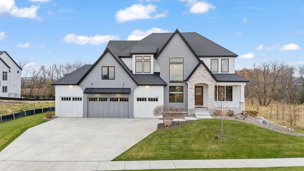 1979 Leaping Deer Circle, Medina