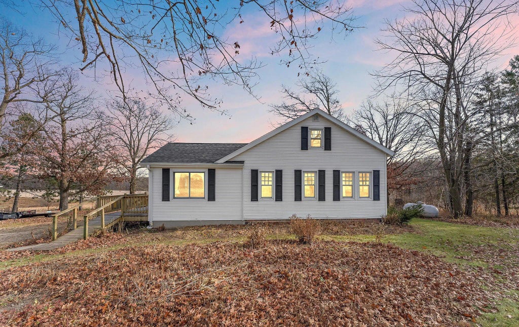 253 320th Street, Cady Twp