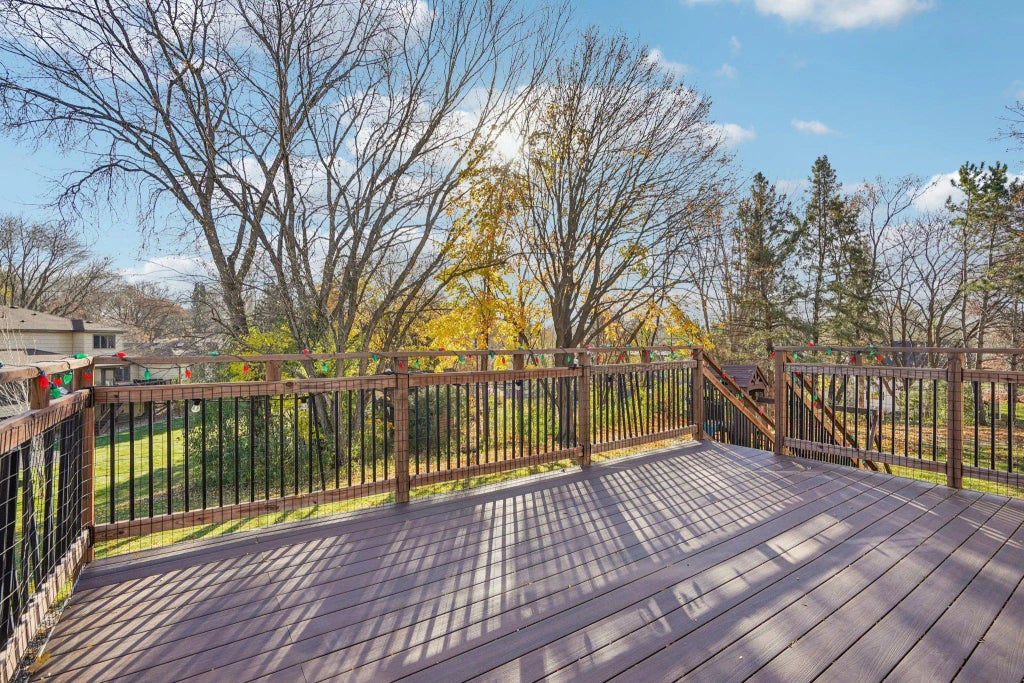 9685 Clover Circle, Eden Prairie