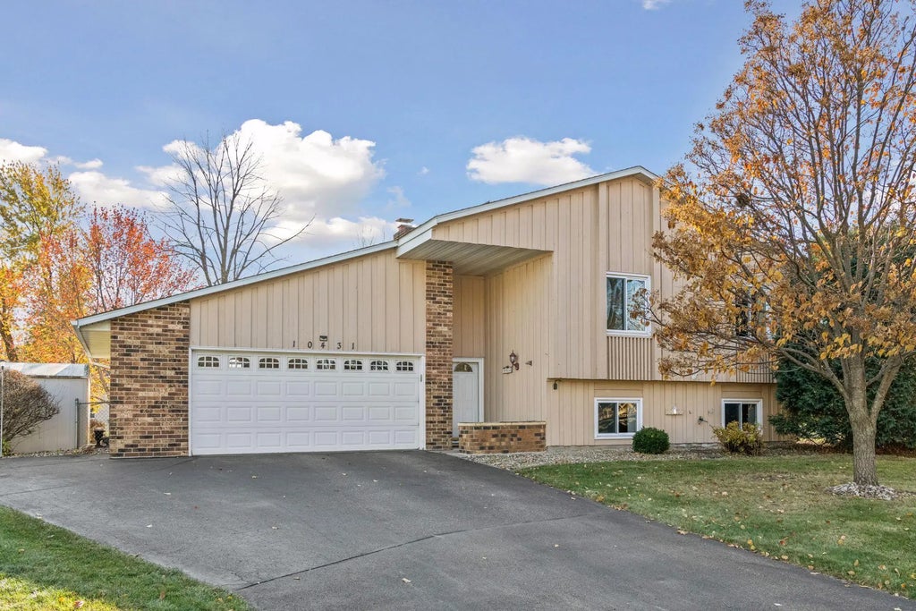 10431 Rhode Island Circle, Bloomington