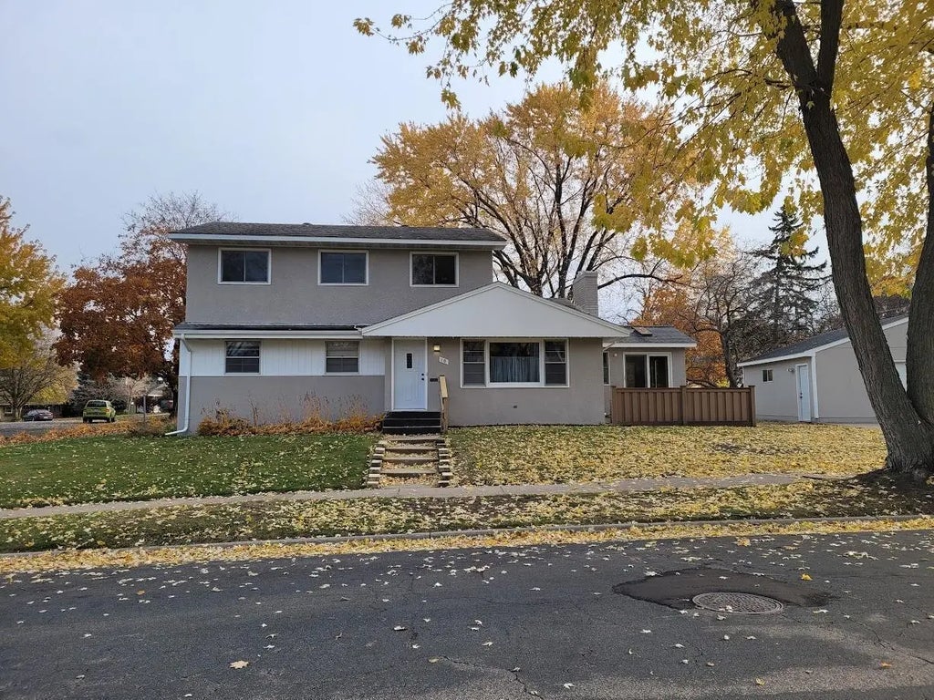 10 Logan Avenue E, West Saint Paul