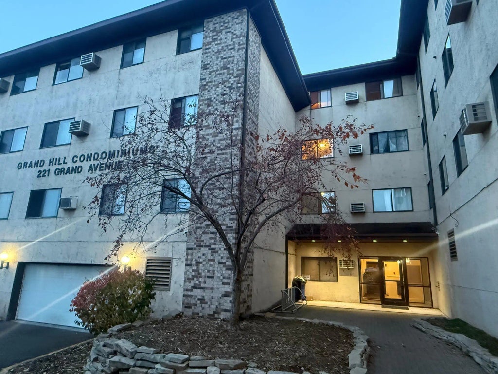 221 Grand Avenue W 308, South Saint Paul