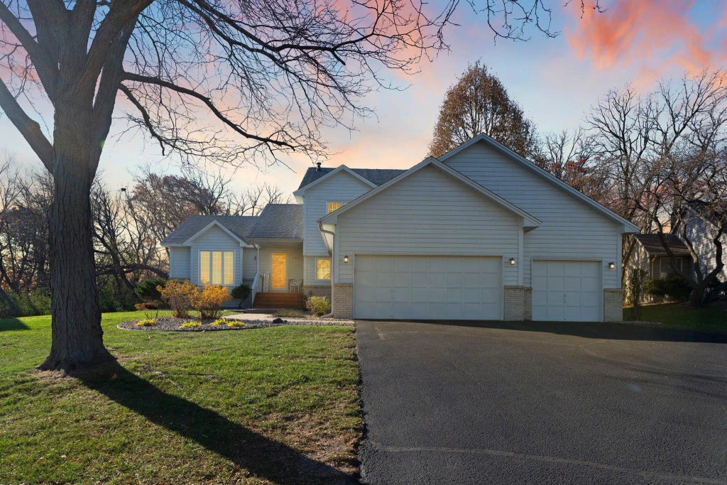 1160 Autumn Drive, Woodbury