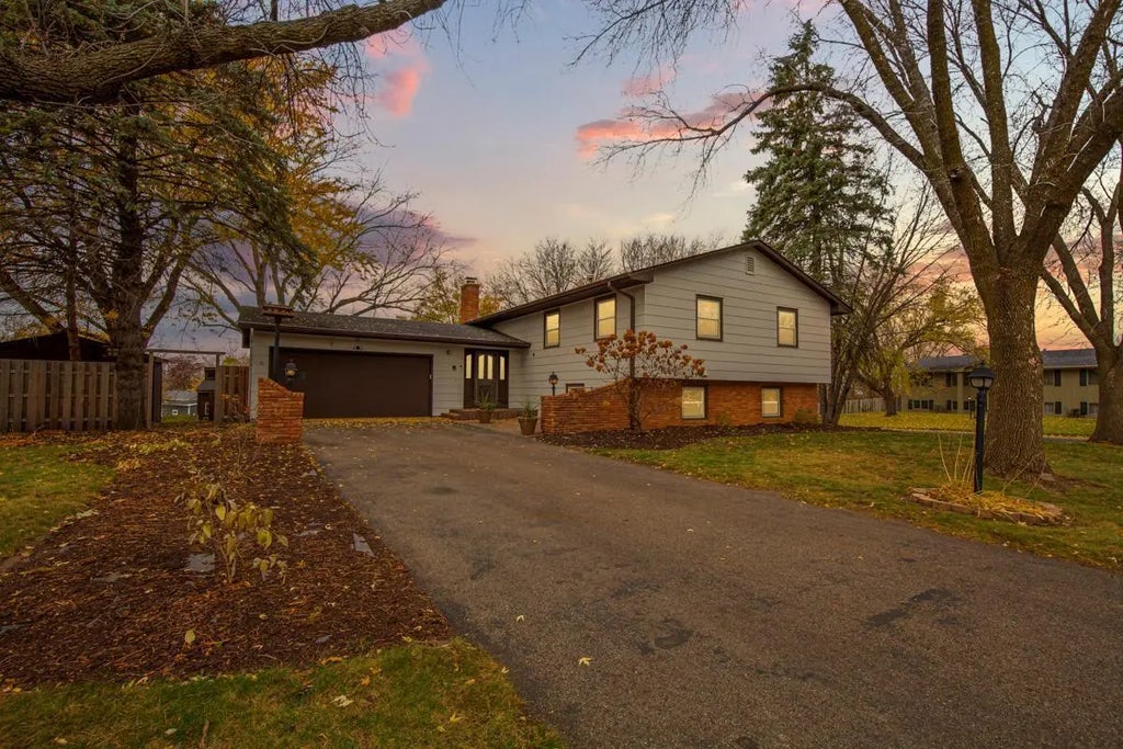 13400 Knob Hill Road, Burnsville