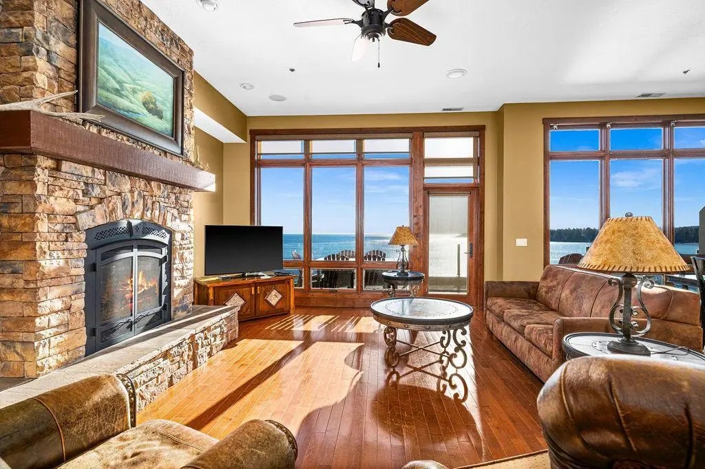 1412 #4-102 Burlington Road 4-102, Two Harbors