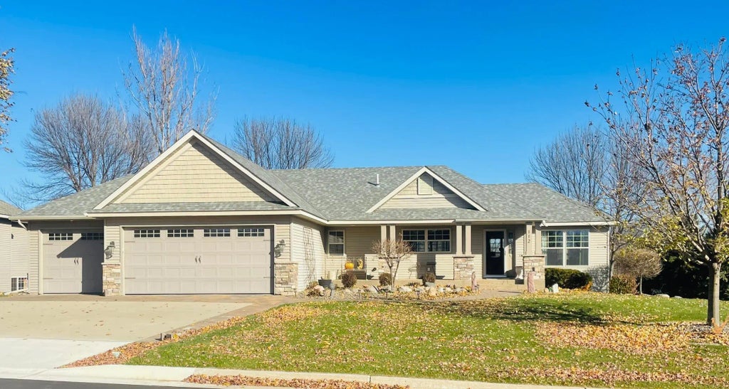 112 32nd Avenue Ne, Willmar