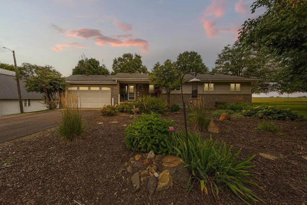 58560 Kirkwood Road, Mankato