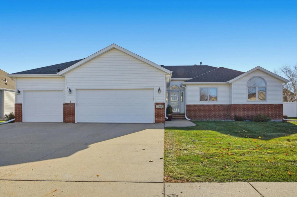 1102 46th Avenue N, Fargo
