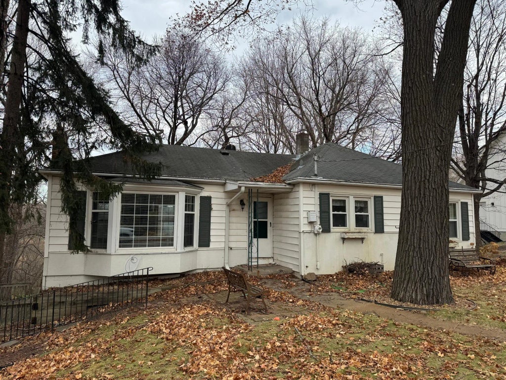 18800 Highland Avenue, Deephaven