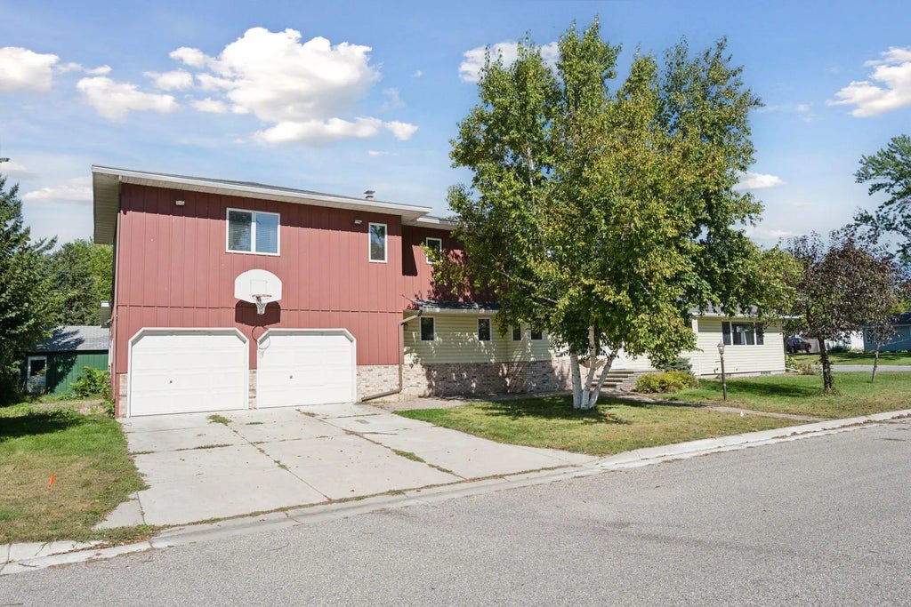 612 S 11th Street, Olivia