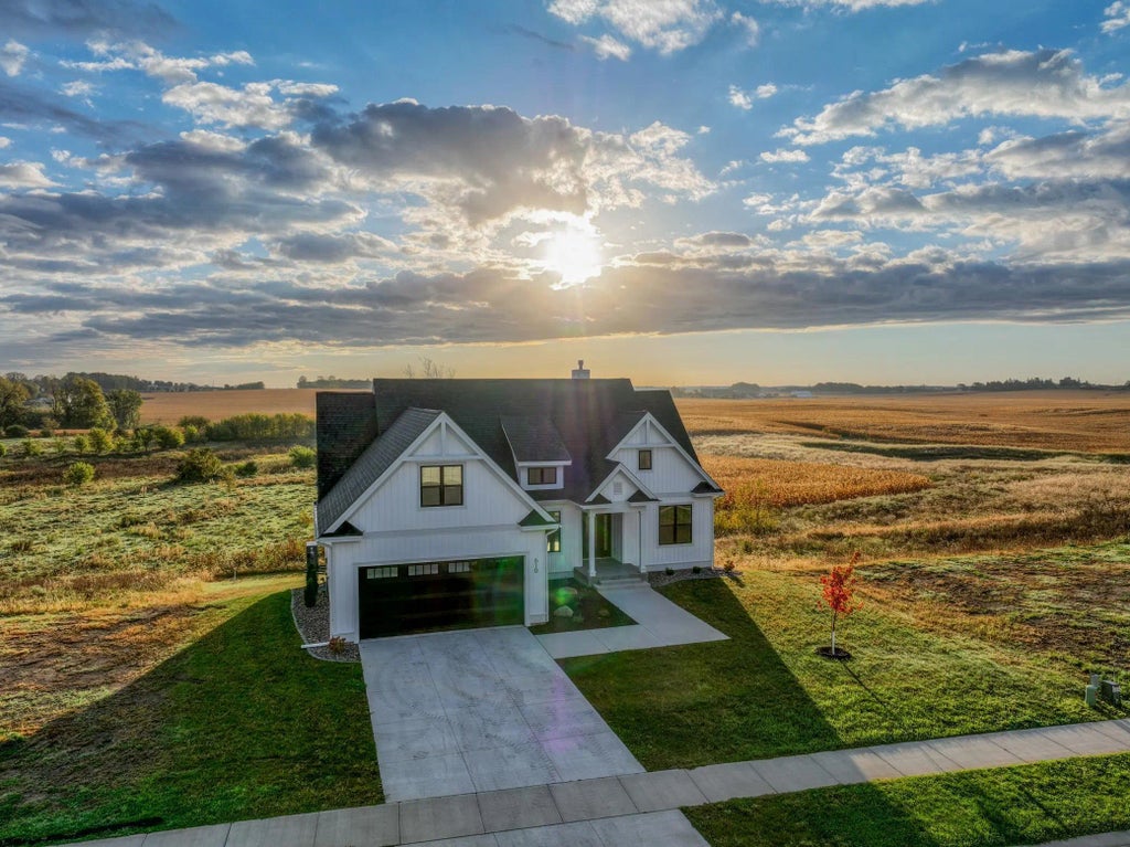 610 Field Point Street, Roberts