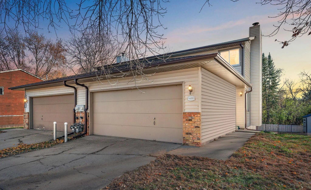 16591 Terrey Pine Drive, Eden Prairie