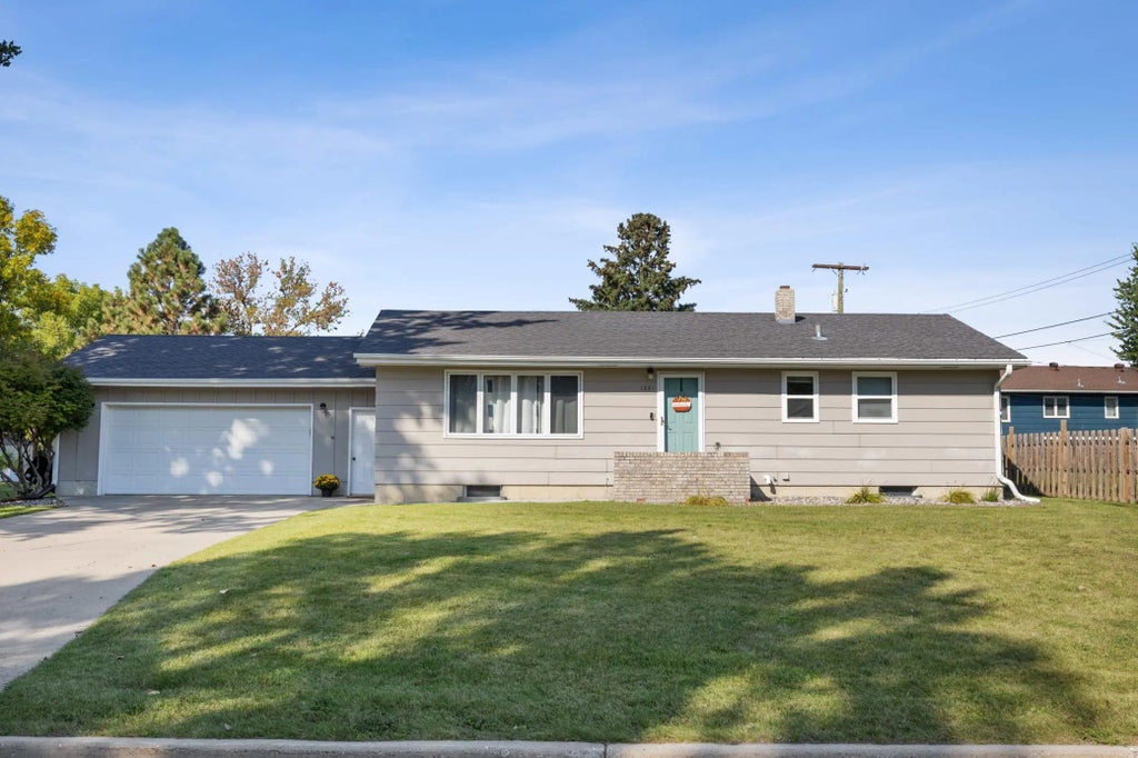 1221 1st Street N, Casselton