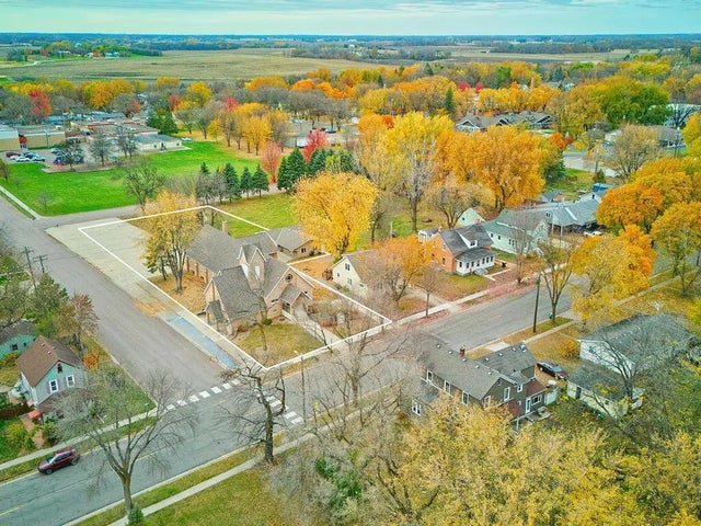 410 1st Street N, Winsted