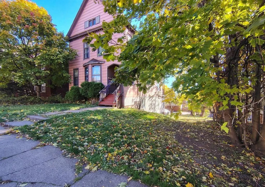 1520 E 3rd Street, Duluth