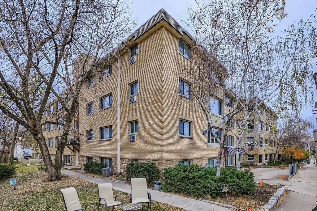 2727 W 43rd Street 303, Minneapolis