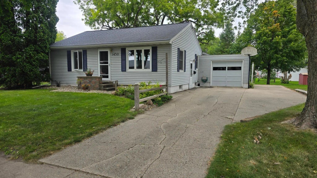 1430 N Park Street, Fairmont