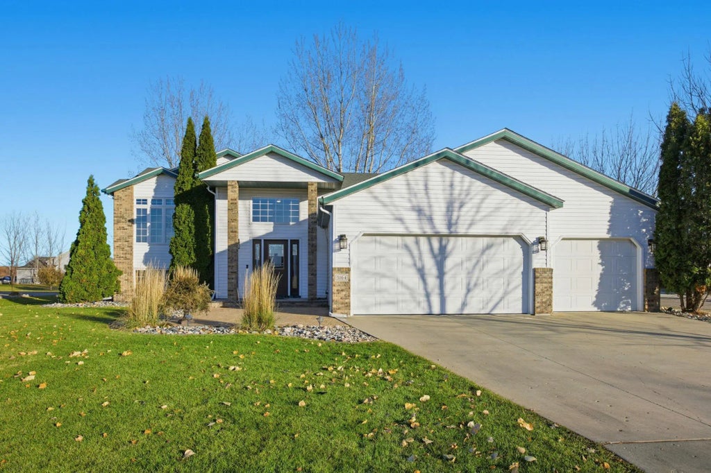 3164 11th Avenue S, Moorhead