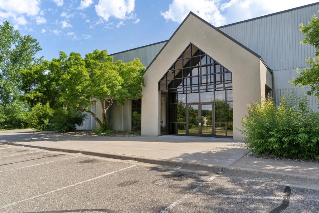 405 Commerce Court, Vadnais Heights