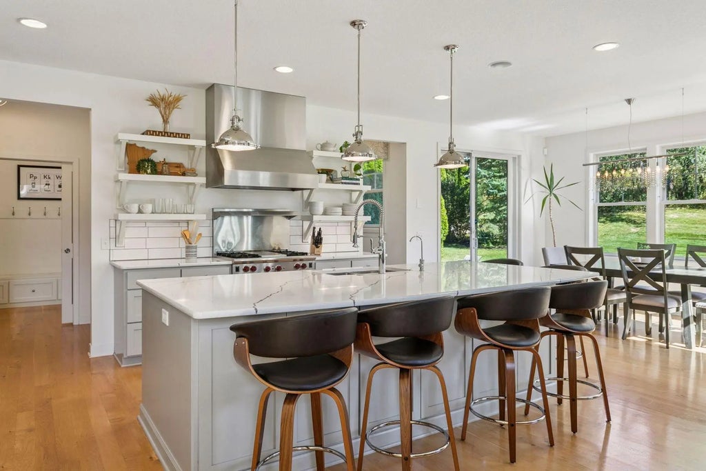 1631 Deephaven Drive, Woodbury