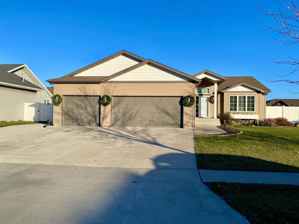 3037 Claire Drive E, West Fargo