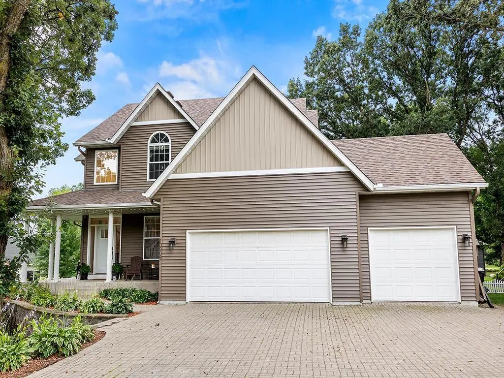 13905 Woodland Court, Becker