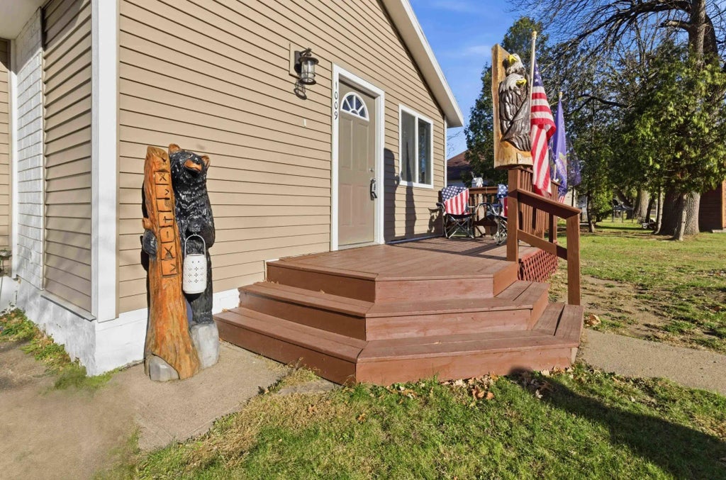 1009 Birch Street, Crosby