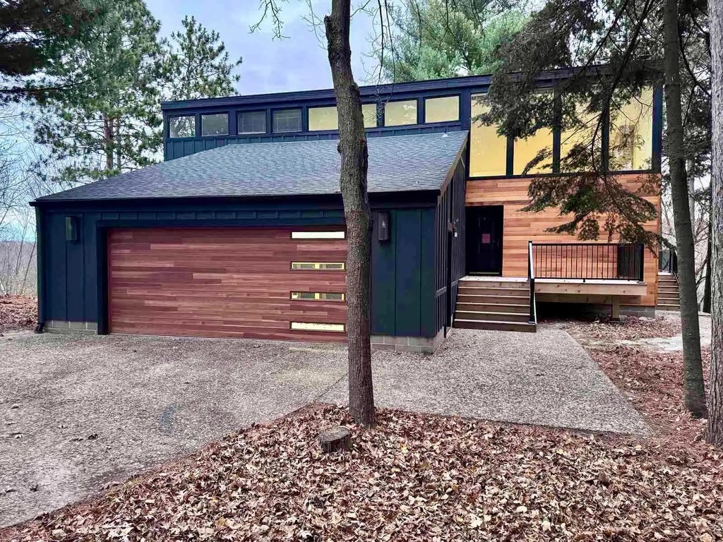 4680 Telemark Road, Dundas