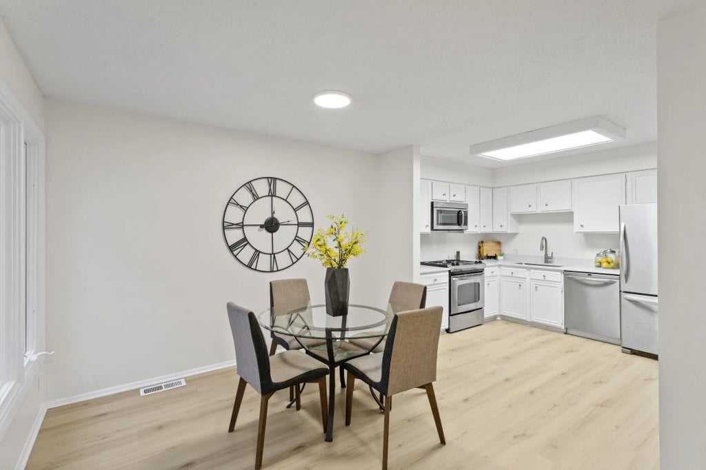 122 Avignon Court, Woodbury