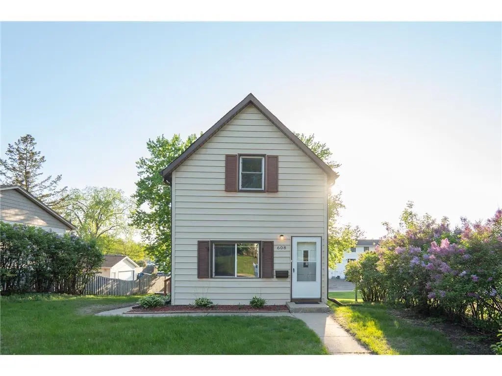 608 7th Ave S, Hopkins
