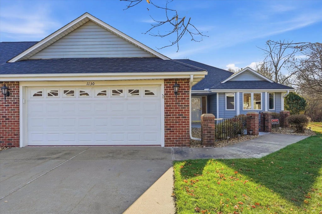 1130 Lois Court, Shoreview