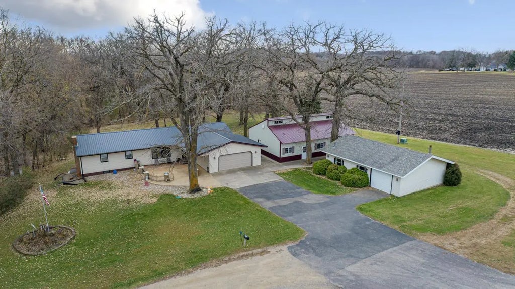 33599 322nd Street, Le Sueur