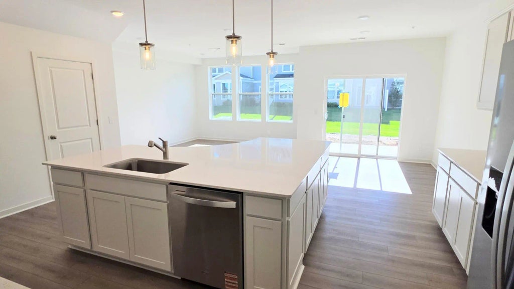 4722 Airlake Curve, Woodbury