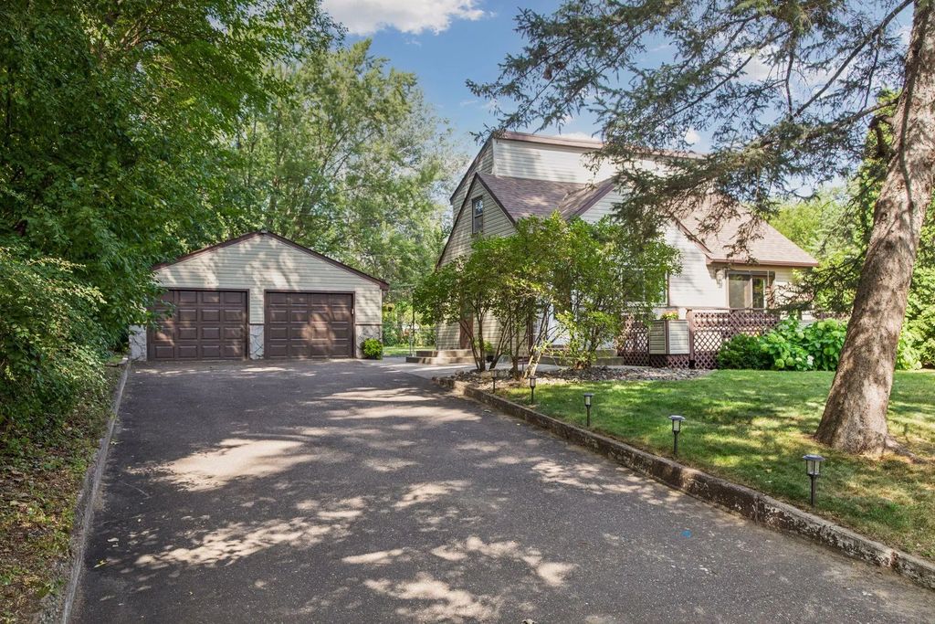 5391 Raymond Avenue, Mounds View