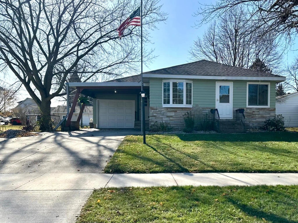 505 Nw Bergen Street, Adams