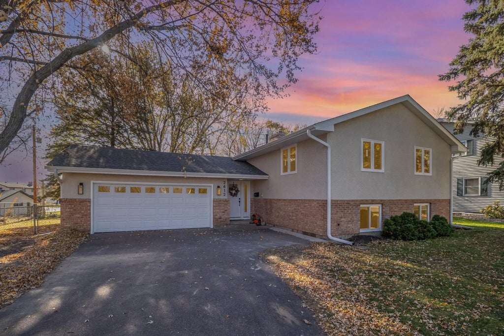 2412 34th Avenue Ne, Saint Anthony