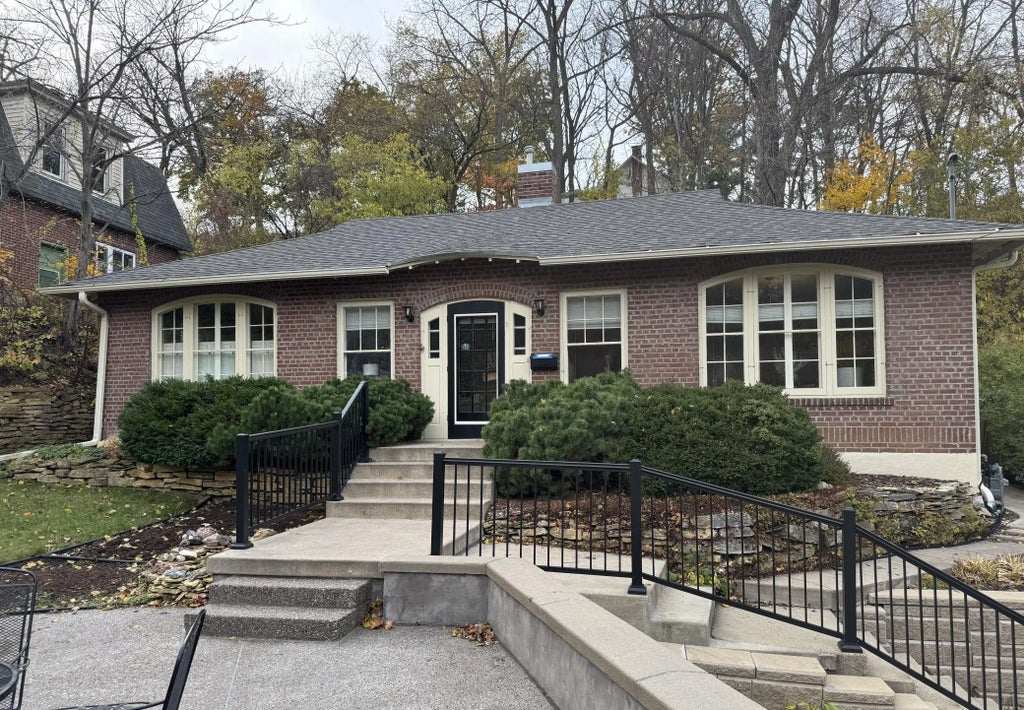 924 Central, Red Wing