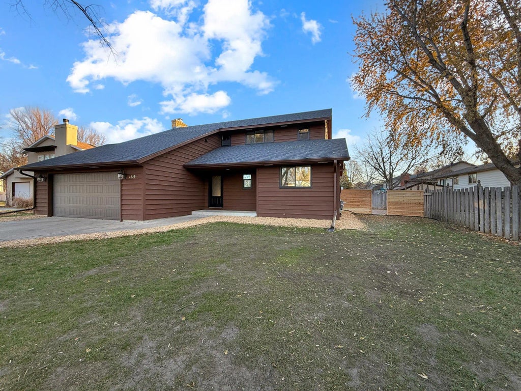 2939 Maple Street N, Fargo