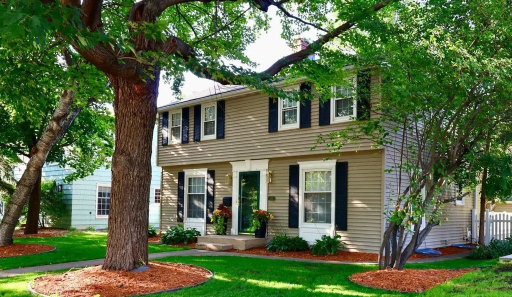 1857 Ford Parkway, Saint Paul