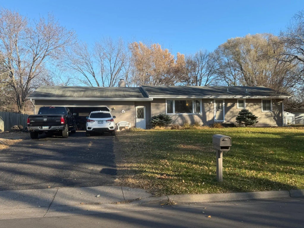 11308 Rhode Island Avenue N, Champlin