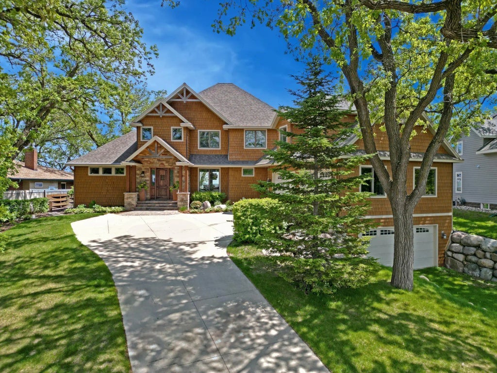 263 Lake Avenue N, Spicer