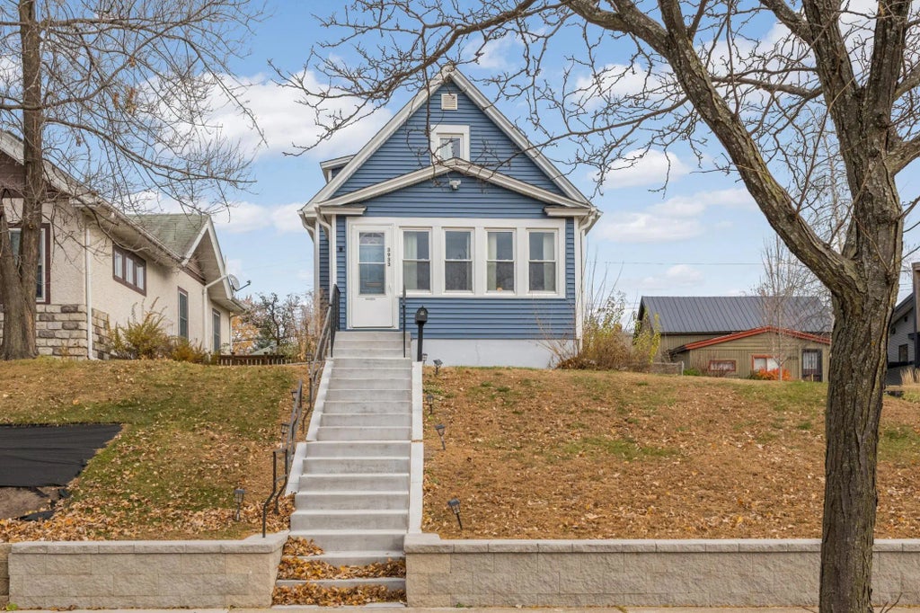 3933 17th Avenue S, Minneapolis